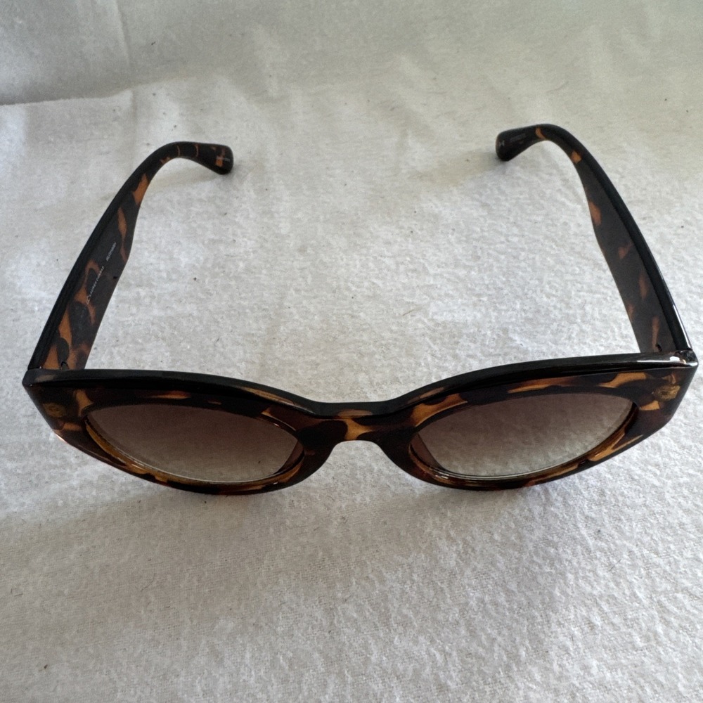 Lauren Conrad LC Designer Sunglasses Cat Eye Tortoise  Wide Arm Tan WLC31SG01